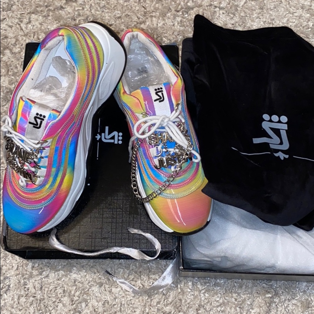 Gym shoes